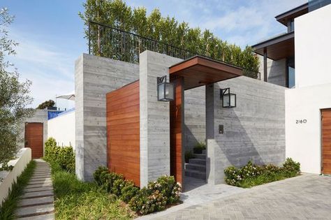 Wood And Concrete, Modern Entrance, Wooden Front Doors, Casa Exterior, Entrance Design, Fence Design, Modern Exterior, Gate Design, Facade House