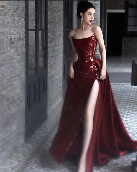 Lana Del Rey Prom Dress, Red Gown Aesthetic, Blood Red Dress, Pretty Red Dress, Fest Outfits, Red Prom Dresses, Prom Dress Inspiration, فستان سهرة, Pretty Prom Dresses