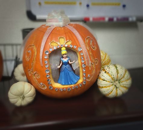 Cinderella carriage carved decorated pumpkin for Halloween Mermaid Pumpkin, Cinderella Pumpkin Carriage, Pumpkin Coach, Pumpkin Decorating Ideas, Disney Pumpkin Carving, Easy Pumpkin Carving, Creative Pumpkin Carving, Cinderella Pumpkin, Pumpkin Activities