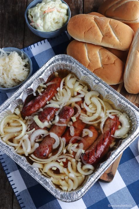 Brat Beer Bath, Smoked Beer Brats, Smoked Brats Recipes, Beer Sausage Recipes, Dinner Ideas For Smoker, Smoked Brats Pellet Grill, Smoked Cobbler, Bratwurst Recipes Grilled, Sides For Brats