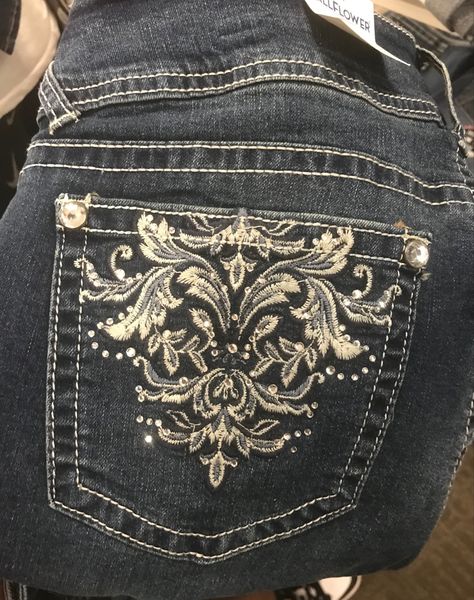 Back Pocket Design Jeans, Y2k Jeans Back Pocket, Jeans With Back Pocket Design, Y2k Jean Pockets, Diy Jean Pockets Design, Jeans With Gems On Pockets, Home Coming Jeans, Jean Decorations Ideas, Painting Jeans Y2k