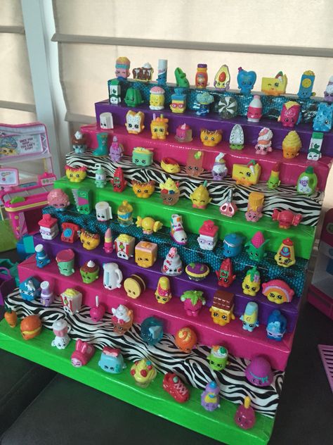 Shopkins display using foam and duck tape Shopkins Storage, Shopkins Bday, Organising Tips, Littlest Pet Shops, Shopkins Toys, Shopkins Birthday Party, Shopkins Party, Shopkins Birthday, Tape Projects