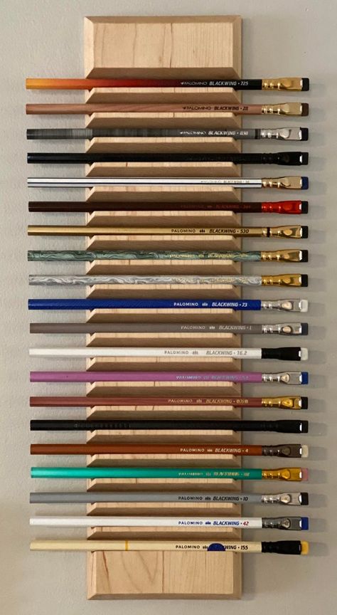 Rangement Art, Pencil Storage, Smart Auto, Art Desk, Craft Room Organization, Craft Organization, Art Tools, Wooden Crafts, Office Accessories