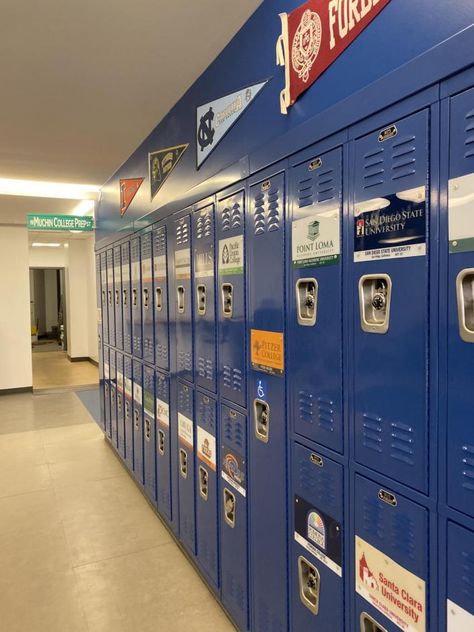 Usa High School, High School Study, Life In Usa, School Hallways, American High School, School Lockers, High School Life, High School Classroom, Exchange Student