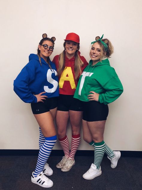 Tattoo Trio, Halloween Costume Ideas Cute, Halloween Costume Trio, Trio Pics, Trio Friends, Trio Poses, Costumes Faciles, Costumes For Teenage Girl, Teenage Halloween Costumes