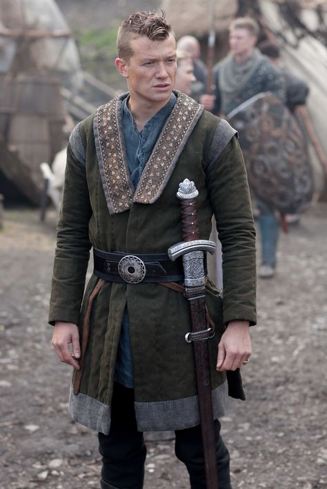 Beowulf - Return to the Shieldlands - Slean Ed Speleers, Princes Of The Universe, Fantasy Inspiration, Fantasy Fashion, Outlander, The Fosters, Universe, Tv Shows, Google Search