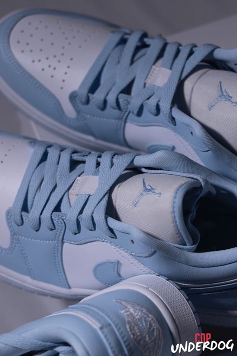 Bi-material leather and a pastel colour scheme were used to create the Air Jordan 1 Low Aluminum (W). The colour scheme for these pairings is white and metal. Additionally, it is made of white leather with sky blue leather overlays. The outsole of Air Jordan 1 Low Aluminum (W)i s white and light blue, repeating the colour of the upper, and there might be a wing logo on the heel. It has a cushioned encapsule technology unit on its sole. Pastel Colour Scheme, Jordan 1 Low White, Wing Logo, Pastel Color Schemes, A Wing, Wings Logo, Air Jordan 1 Low, Jordan 1 Low, Colour Scheme