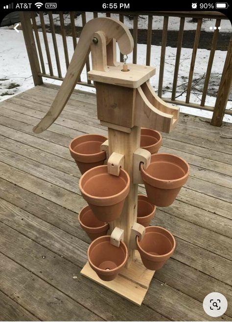 Small Wooden Projects, Wood Yard Art, Wood Craft Projects, Wooden Plant Stands, Garden Decor Projects, Diy Wooden Projects, Free Woodworking Plans, Pallet Furniture Outdoor, Wooden Projects