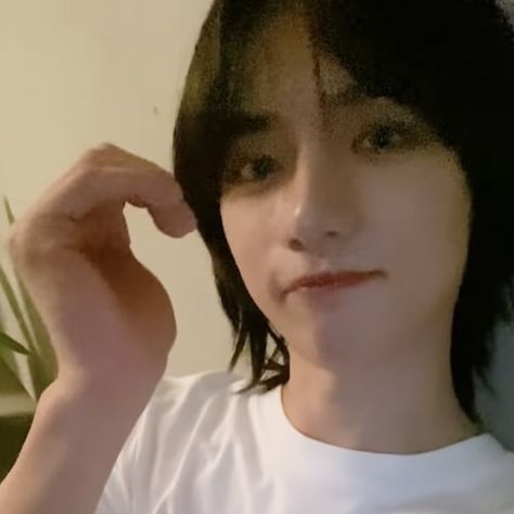 #beomgyu #choibeomgyu Beomgyu Icons Lq, Beomgyu Heart, Beomgyu Selca, Choi Beomgyu, Txt Beomgyu, Lq Icons, Icon Pfp, Low Quality, Okay Gesture