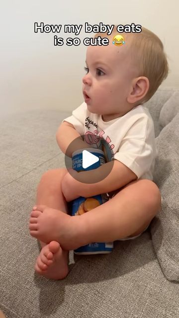 Full Tummy Cartoon, Baby Humour, Baby Humor, Funny Babies Laughing, Funny Baby Videos, Funny Baby Faces, Funny Baby Pictures, Funny Baby Memes, Baby Funny