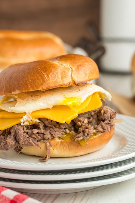 This Steak Egg and Cheese Bagel recipe is both tasty and filling. It’s the perfect handheld breakfast that can be enjoyed any day of the week. With the bright and creamy sauce and juicy steak, you will want it for every meal! Steak Egg And Cheese Bagel, Cheese Bagel Recipe, Handheld Breakfast, Egg And Cheese Bagel, Slow Cooker Pot Roast Recipes, Easy Comfort Food Dinners, Slow Cooker Pot Roast, Bagel Breakfast Sandwich, Steak And Onions