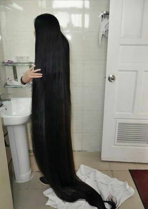 Extremely Long Hair, Long Hair Play, Rapunzel Hair, Long Hair Pictures, Really Long Hair, Super Long Hair, Long Black Hair, Very Long Hair, Long Hair Girl