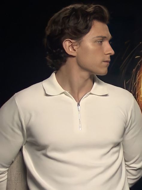 Tom Holland Haircut, Tom Holland Zendaya, Tom Holland Imagines, Tom Holland Peter Parker, Tom Holland Spiderman, Royal Hotel, Side Profile, Smash Cake, Peter Parker