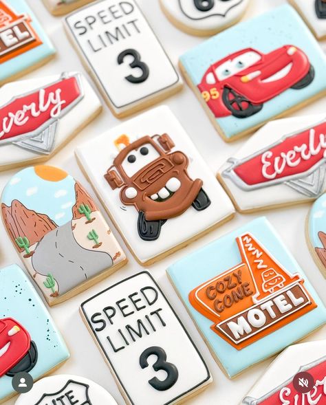 Radiator Springs Cookies, Disney Cars Birthday Cookies, Cars Cookies Disney, Car Cupcakes, Cars Cookies, Car Themed Wedding, Disney Cars Theme, Shrek Party, Pixar Cars Birthday