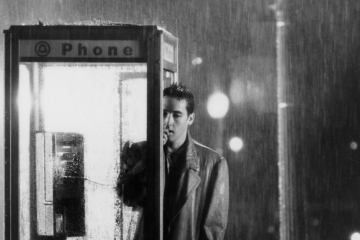 Say Anything Lloyd Dobler, John Cusack, Ingmar Bergman, Septième Art, Phone Booth, 80s Movies, Movie Stills, Great Films, A Pen