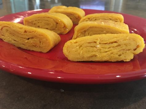 Sweet Tamagoyaki (Japanese Rolled Omelet) [Homemade] #TTDD#TheThingsDadsDo Food Images, Homemade Food, Omelet, Food Cooking, The Hub, Recipes Food, Kitchen Stuff, Food Photo, Homemade Recipes