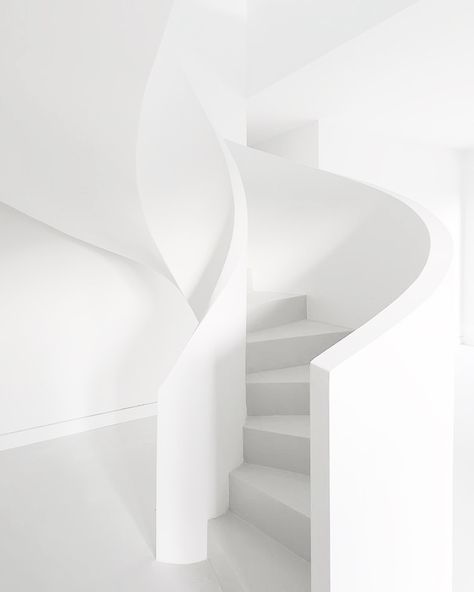 White On White Aesthetic, City Decor, Monochrome Interior, Hallway Design, Total White, White Office, White Room, Authentic Design, Futuristic Architecture