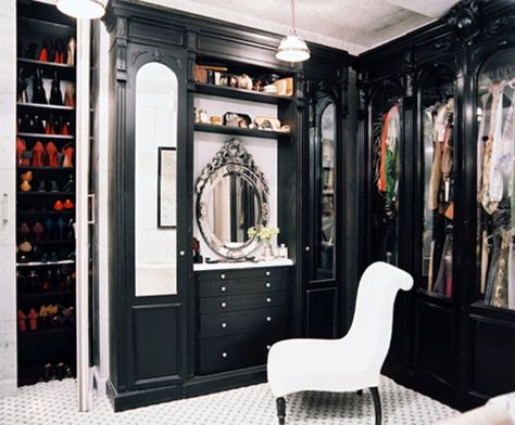 Gothic closet Girls Dream Closet, Closet Interior, Black Closet, Amazing Closets, Dressing Room Closet, Walking Closet, White Closet, Beautiful Closets, Walk In Closet Design