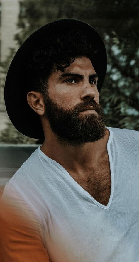 Medium Beard Styles For Men, Casual Dress For Men, Medium Beard Styles, Popular Beard Styles, Beard Trend, Men Fashion 2020, Long Beard, Estilo Hipster, Best Beard Styles