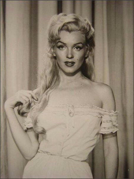 Marilyn Oud Hollywood, Klasik Hollywood, River Of No Return, Kristina Webb, Stars D'hollywood, Jane Russell, Joe Dimaggio, Mae West, Gene Kelly