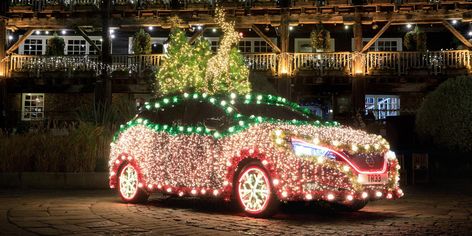 Nissan Leaf turns into a rolling Xmas tree powered by regen braking Leaf Christmas Tree, Snowflake Lights, Peugeot 2008, Nissan Leaf, Married Christmas, Ultimate Christmas, Trunk Or Treat, Christmas Tree Lighting, Easter Fun