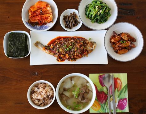 Korean Bapsang, Dinner Table Settings, Korean Dinner, Food Events, Healthy Dog Treat Recipes, Dog Treat Recipes, Easy Healthy Breakfast, A Typical, Dinner Menu