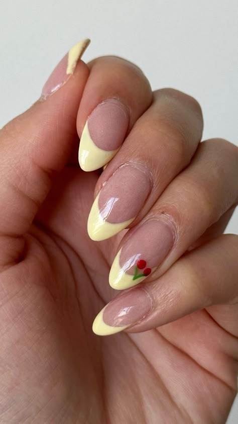 Yellow French Tip Nails, Yellow French Tip, Paznokcie Hello Kitty, Yellow French, Kutek Disney, Cherry Nails, Nagel Tips, Summery Nails, Makijaż Smokey Eye