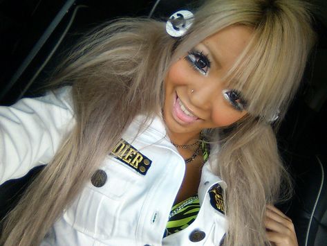 Banba Gyaru, Gyaru Hair, Extreme Makeup, Makeup Magazine, Gyaru Makeup, Gyaru Fashion, The 2000s, Longer Eyelashes, Beauty Standards