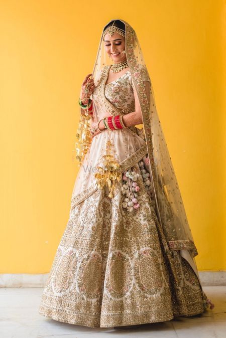 White Wedding Lehenga Designs, Latest Bridal Lehengas in Off White Wedding Lehengas Bridal, Lehenga Color Combinations, Latest Bridal Lehenga, Sabyasachi Lehenga, Wedding Lehengas, Shimmery Dress, Bridal Lehenga Collection, Designer Bridal Lehenga, Indian Bridal Lehenga