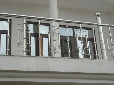 Designer Stainless Steel Railing - Fine Steel Arts, Panchkula | ID: 10351453633 Steel Railing Design Balconies, Reling Design, Indoor Stair Railing, Steel Grill Design, Indoor Stairs, Stainless Steel Staircase, Steel Railing Design, Modern Stair Railing, Staircase Railing Design