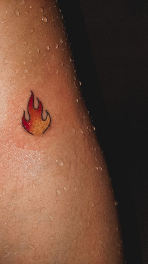 Minimalist Fire Tattoo, Tattoo Fogo, Fogo Tattoo, Fire Tattoo For Women, Small Flame Tattoo, Fuego Tattoo, Fire Tattoo Designs, Llama Tattoo, Tattoo Fire