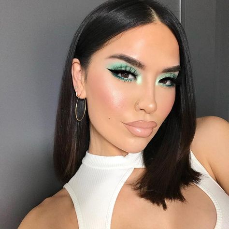 Light Green Eyeshadow Looks, Sage Green Makeup, Light Green Eyeshadow, Halo Glow Setting Powder, Green Eyeshadow Looks, Iluvsarahii Makeup, Lorde Hair, Green Eyeshadow Look, Halo Glow