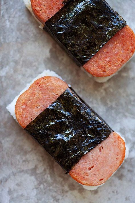 Spam musubi recipe with white steamed rice, ham, spam musubi sauce and seaweed. Spam Musubi Sauce, Musubi Sauce, Spam Musubi Recipe, Musubi Recipe, Malaysia Recipes, Hawaiian Snacks, Teriyaki Sauce Recipe, Spam Musubi, Steamed White Rice