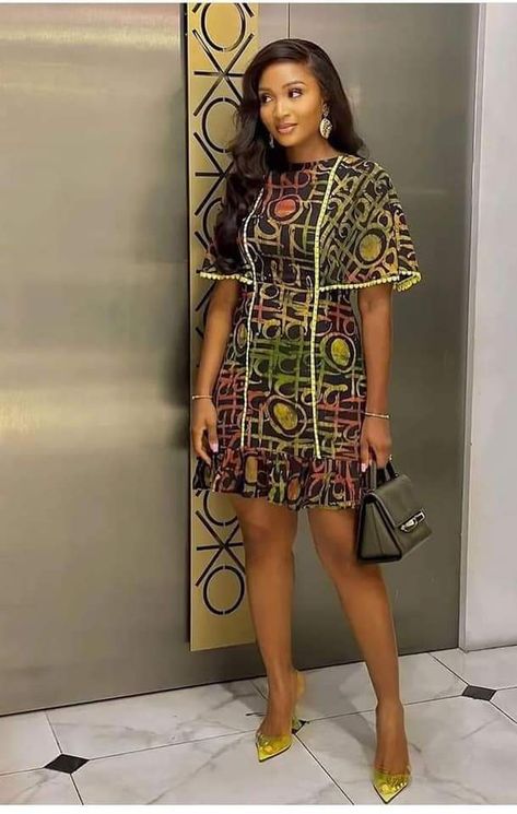 Lace Dress Classy, Formal Dress Patterns, Fancy Short Dresses, Ankara Short, Afrocentric Fashion, Ankara Dress Styles, Blouse Casual Fashion, Short African Dresses, African Fashion Skirts