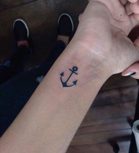 Tatuagem feminina âncora Cute Tiny Tattoos, Tattoo Feminina, Instagram Logo, Foto Ideas Instagram, Tiny Tattoos, Tattoos And Piercings, Jesus Fish Tattoo, Tattoos