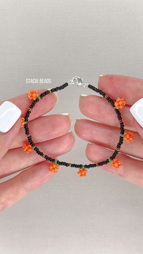 #beads #beading #halloween #tutorial #бисероплетение#braceletideas,#diyjewelry, #jewelrydiyideas, #jewelrybeads, #beads Halloween Beaded Jewelry, Jewelry For Summer, Summer Jewelry Trends, Diy Beaded Rings, Halloween Tutorial, Diy Jewelry Unique, Beaded Bracelets Tutorial, Bead Charms Diy, Diy Bracelet Designs