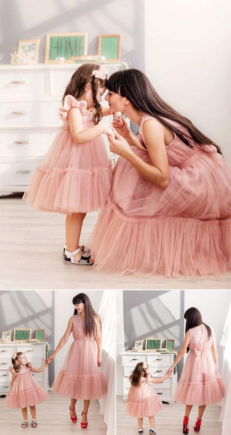 Mother Daughter Dresses Matching Birthday, Mommy Daughter Dresses For Birthday, Mother Daughter Twinning Dresses, Mother Daughter Fashion Matching Outfits, Matching Dresses For Mother And Daughter, Baby With Mom, Matching Mommy Daughter Outfits, Mommy Daughter Dresses, Mother Daughter Poses