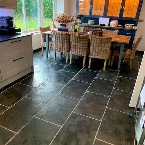 Our black antique flagstone flooring boasts a half honed antique finish and soft tumbled edges which provides a stunning light reflecting quality. The wonderful finish combined with the on-trend flagstone shape will look amazing in both country and modern properties alike. Stone Kitchen Floor, Flagstone Floor, Natural Stone Tile Floor, Limestone Floor, Limestone Floor Tiles, Black Floor Tiles, Flagstone Flooring, Limestone Flooring, Modern Properties