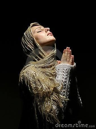 beauty in prayer Holding Hands On The Beach, Lovers Holding Hands, Abraham Isaac, Woman Praying, Girl Praying, Two Lovers, Let Us Pray, Pray For Peace, Power Of Prayer