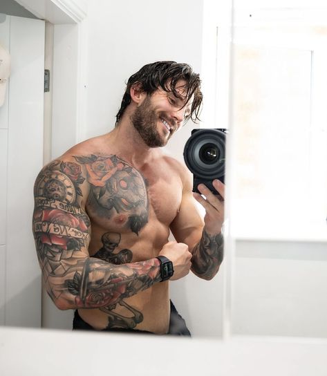 Shane Crommer | Hair gains 💪🏻 I’ve been growing my hair for nearly a year now ( i think 🤔) and I’m ready to have a tidy up 🫣 Keeping the length but sides… | Instagram Workout Routines For Men, Growing My Hair, Tatto Boys, Mustache Men, Workout Routine For Men, Gym Guys, Inked Men, Workout Routines, Shirtless Men