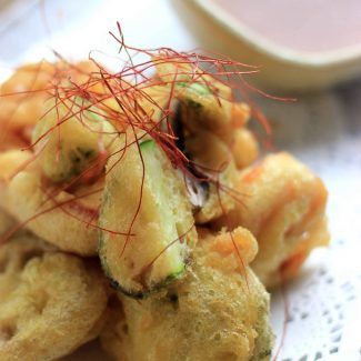 My PCOS Kitchen - Keto Tempura - These delicious crispy and flaky tempura pieces remind me of the real Japanese alternative. Perfect with some sauce or cooked in some hot sauce! Gluten-free, Dairy-free, Low Carb, Sugar-free, Wheat-free Keto Tempura, Tempura Recipe, Dessert Chef, Keto Fried Chicken, Tempura Batter, Batter Recipe, Presentation Ideas, Fried Chicken Recipes, Keto Bread