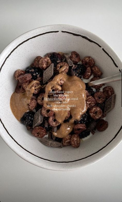 Chocolate Yogurt Bowl, Chocolate Yogurt, Yogurt Bowl, Healthy Food Dishes, Food Inspo, Food Obsession, Beautiful Food, Pretty Food, Aesthetic Food