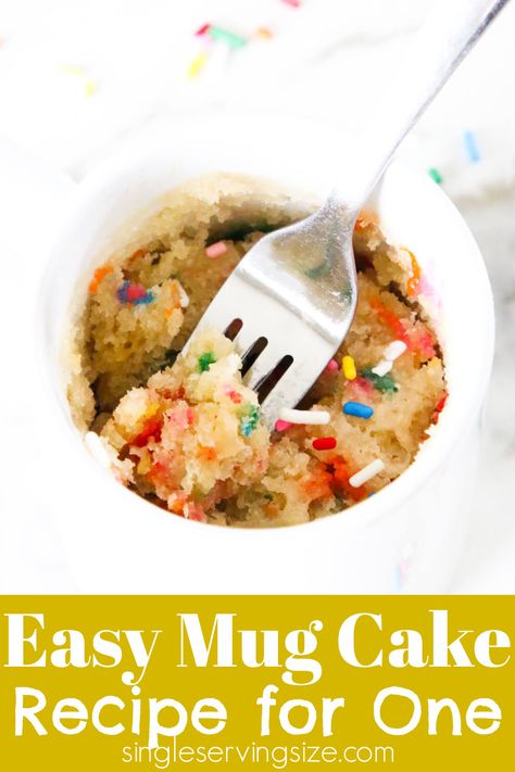 Easy confetti mug cake with a fork in the cub on a marble table with sprinkles on the table top. Mug Cake Recipe No Egg, Easy Mug Cake Recipe, Confetti Mug Cake, Vanilla Mug Cake Recipe, Cake For One Recipe, Vegan Mug Cake, Single Serve Dessert Recipes, Vanilla Mug Cake, Microwave Mug Recipes