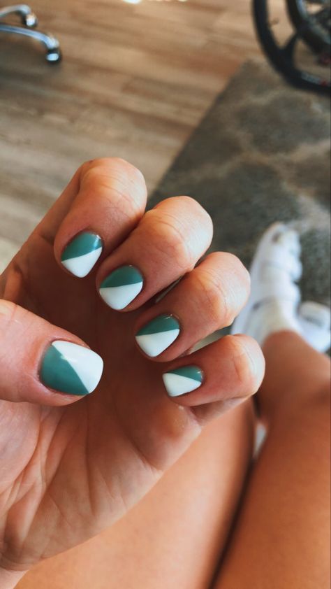 Split Colour Nails, Split Nail Color, Split Nail Designs, Nails Half And Half Color, Half And Half Nails Designs, Split Color Nails, Two Color Nail Design, Short Nail Gel Manicure, One Color Nail Design