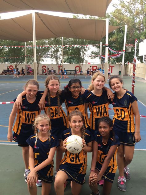 Repton School Dubai Netball team at the Dubai English Speaking School Festive Netball tournament. Looking very smart in their new Samurai Sportswear bespoke netball kit. Need a new look for your club or school? Contact us sales@J20sports.com. Netball Team Aesthetic, Netball Gd Tips, Mini Netball Drills, Wd Netball, Netball Pictures, Netball Kit, Netball Games, How To Play Netball, Jen Jen