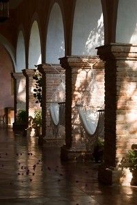 Sometime.. In Mexico Mexican Garden Hacienda Style, Small Spanish House, Mexican Backyard, Mexican Garden, Indoor Outdoor Fireplaces, Hacienda Wedding, Mexican Hacienda, Hacienda Style Homes, Mexico House