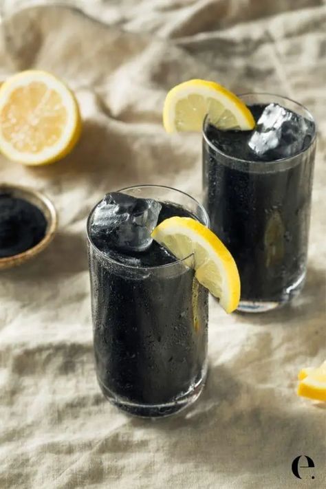 Charcoal Supplement, What Is Activated Charcoal, Charcoal Benefits, Spinach Smoothie Recipes, Turmeric Tea Recipe, Tea Latte Recipe, Charcoal Water, Turmeric Latte, Ginger Turmeric