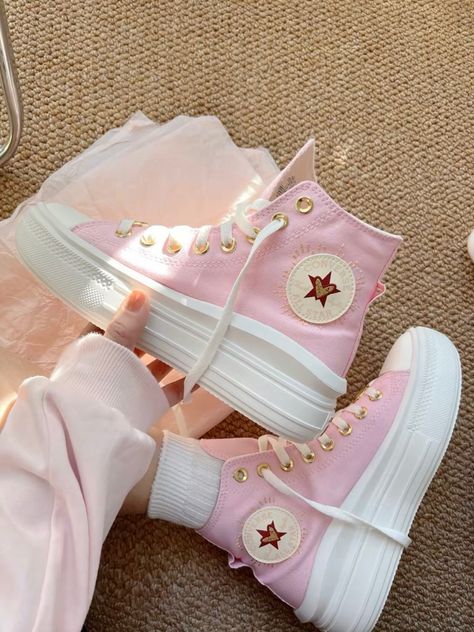 Koleksi Parfum, Cute Converse Shoes, Cute Converse, Dr Shoes, Trendy Shoes Sneakers, Preppy Shoes, Pretty Shoes Sneakers, Kawaii Shoes, Cute Nike Shoes