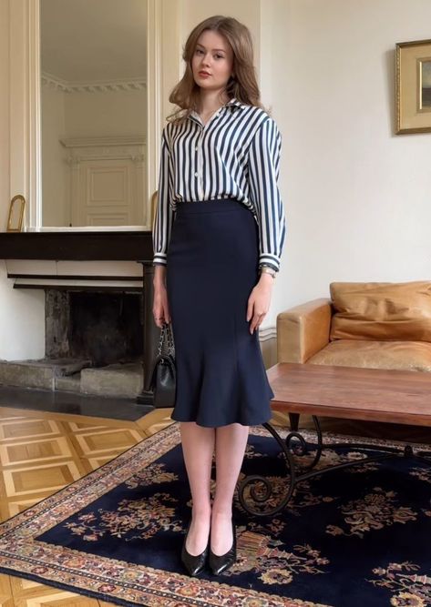 Skirt And Shirt Outfits Formal, Business Formal Outfit, Stylish Casual Outfits, Office Upgrade, Outfits For The Office, Cute Professional Outfits, Cute Work Outfits, Elegant Outfit Classy, Professional Outfits Women