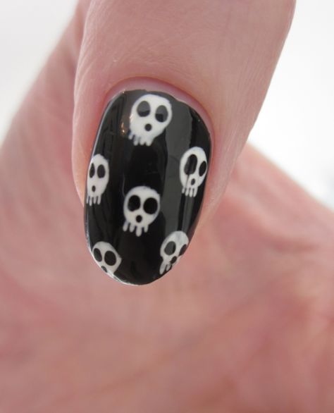 skulls Skull Nail Designs, Skull Nail Art, Skull Nails, Witchy Nails, Punk Nails, Goth Nails, Accent Nail, Painted Nails, Grunge Nails